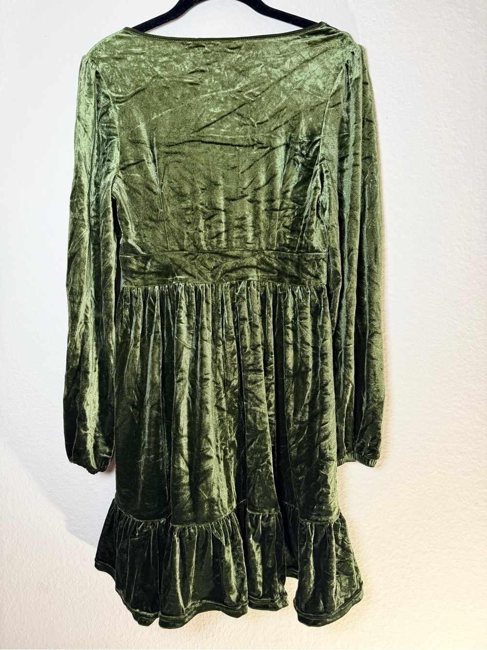 NWT Halara Velvet Mini Chill Dress Olive Green Deep V Ruffle Hem M - Picture 7 of 8